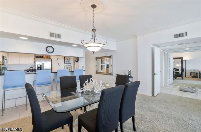 25 Bluebill AVE 1103, Naples, FL 34108