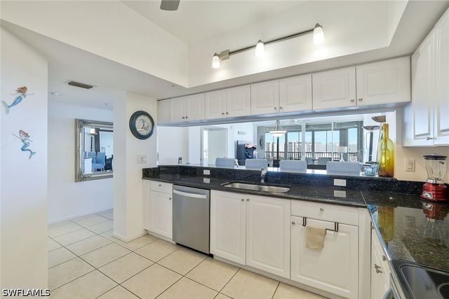 25 Bluebill AVE 1103, Naples, FL 34108