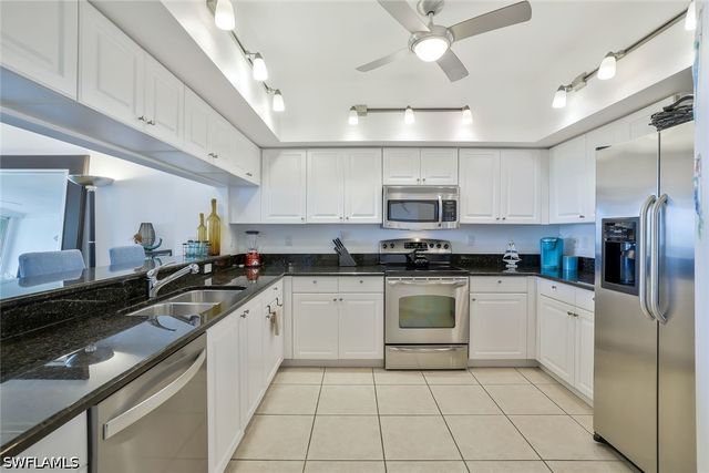 25 Bluebill AVE 1103, Naples, FL 34108