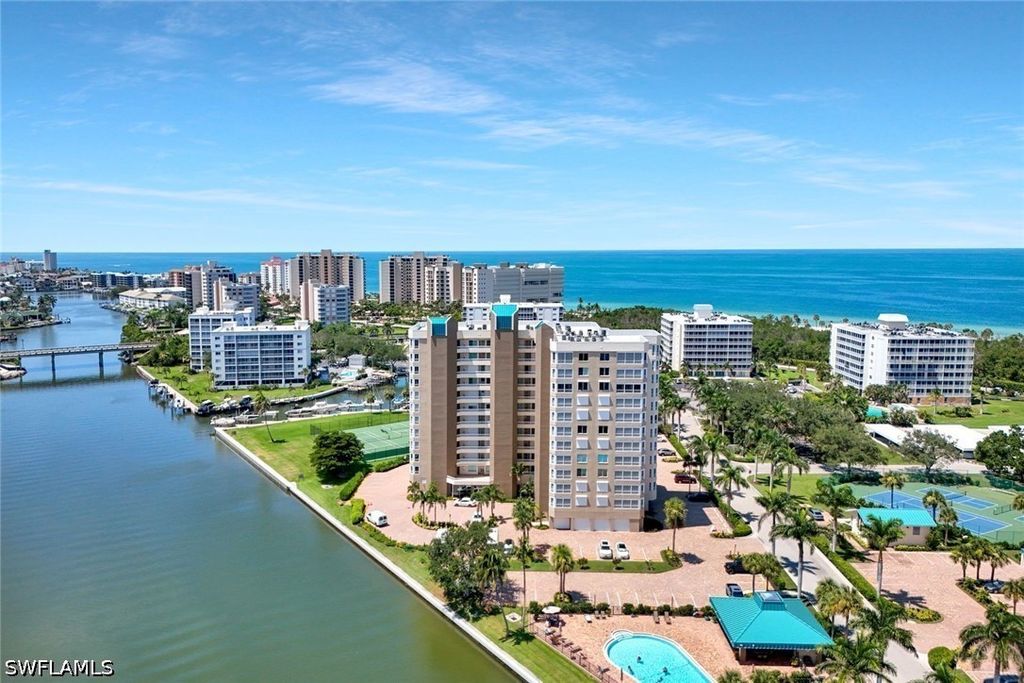 25 Bluebill AVE 1103, Naples, FL 34108