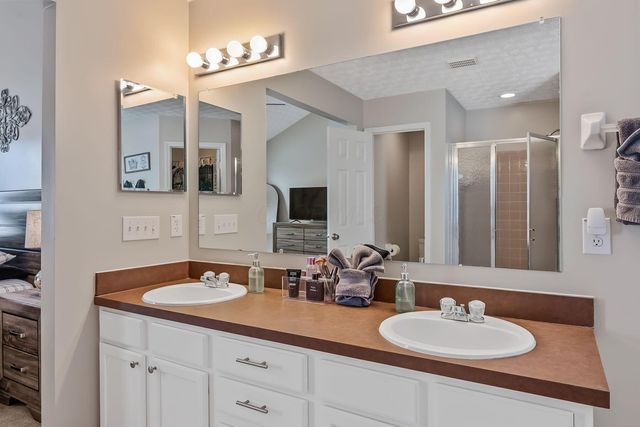 4032 Ponds Edge Street Street, Grove City, OH 43123