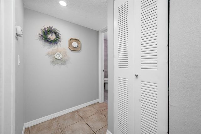 3295 FOX CHASE CIRCLE N 105, Palm Harbor, FL 34683