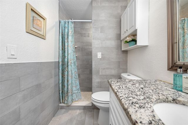 3295 FOX CHASE CIRCLE N 105, Palm Harbor, FL 34683