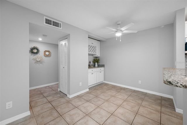 3295 FOX CHASE CIRCLE N 105, Palm Harbor, FL 34683