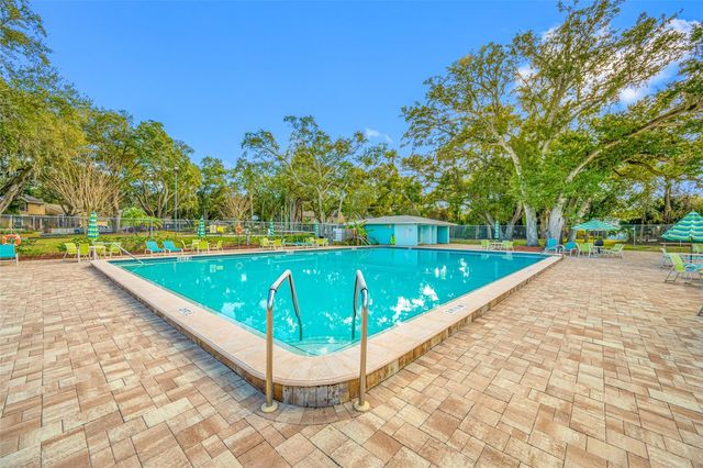 3295 FOX CHASE CIRCLE N 105, Palm Harbor, FL 34683