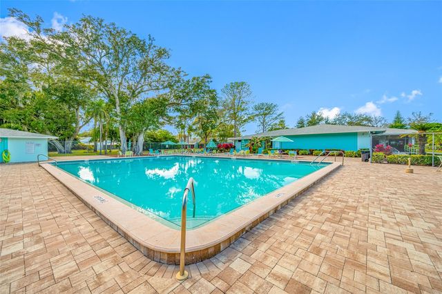 3295 FOX CHASE CIRCLE N 105, Palm Harbor, FL 34683