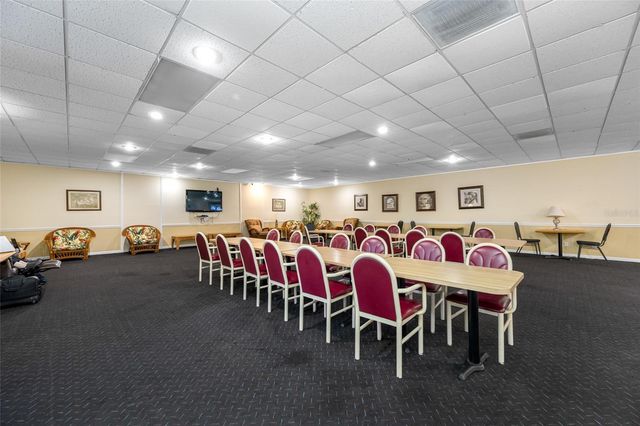 3295 FOX CHASE CIRCLE N 105, Palm Harbor, FL 34683