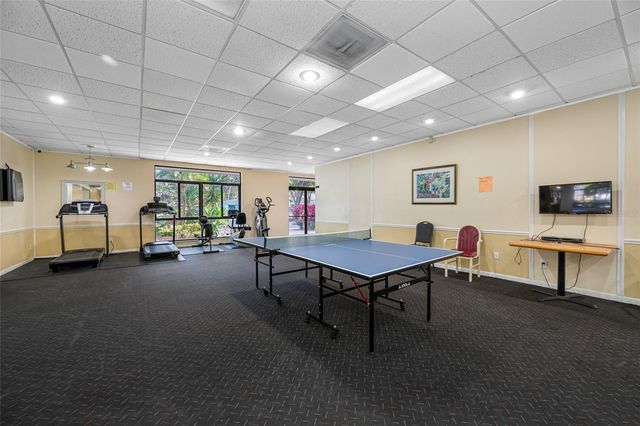 3295 FOX CHASE CIRCLE N 105, Palm Harbor, FL 34683