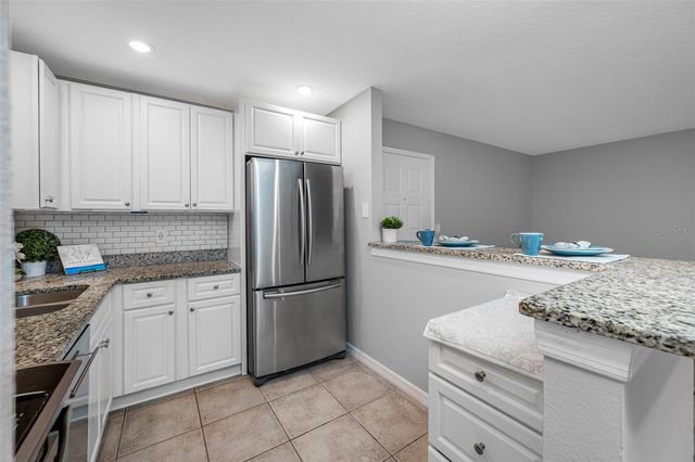 3295 FOX CHASE CIRCLE N 105, Palm Harbor, FL 34683