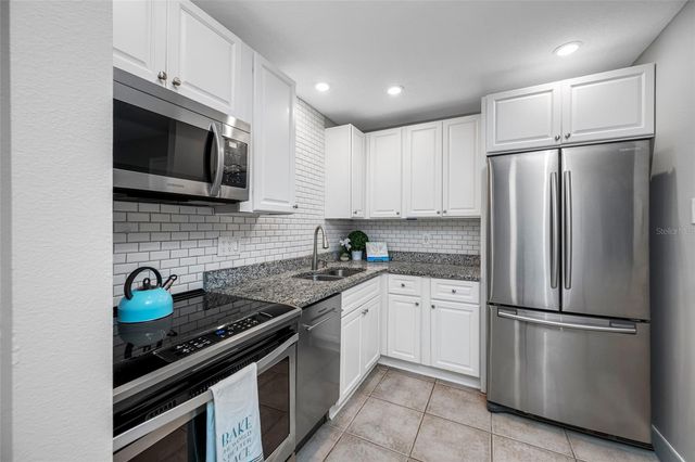 3295 FOX CHASE CIRCLE N 105, Palm Harbor, FL 34683