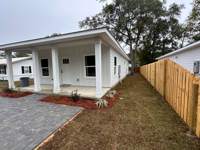 42 Eckie Drive, Freeport, FL 32439