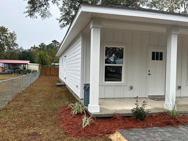 42 Eckie Drive, Freeport, FL 32439