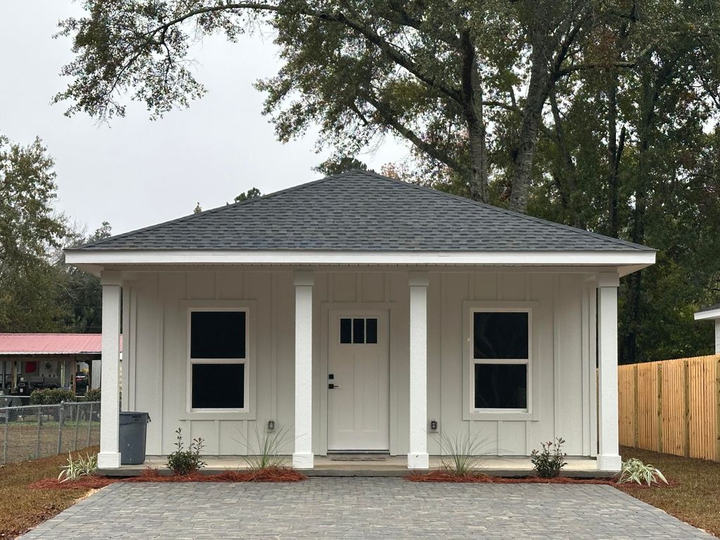 42 Eckie Drive, Freeport, FL 32439