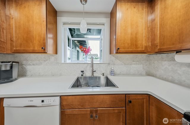 14219 SE 259th Place, Kent, WA 98042