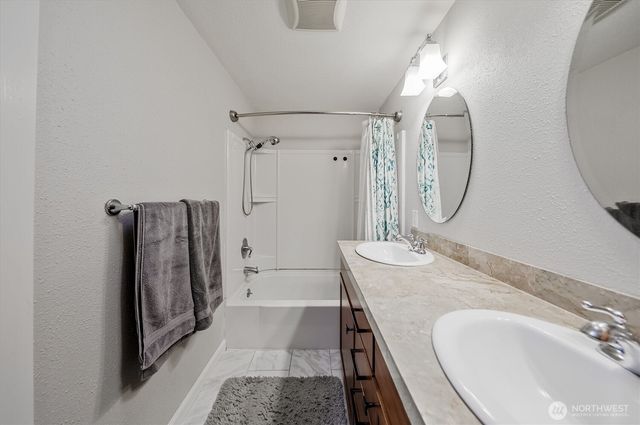 14219 SE 259th Place, Kent, WA 98042