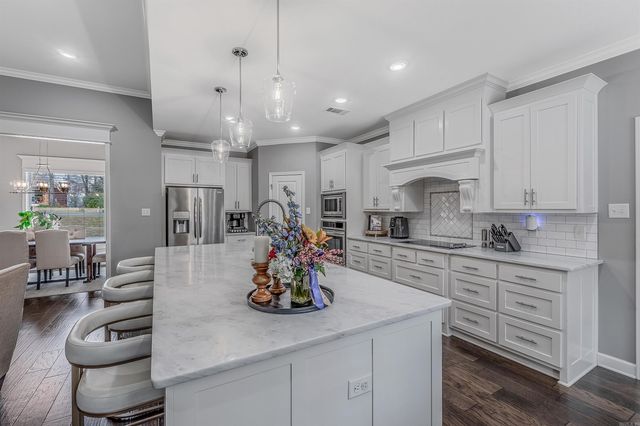 15611 Scenic Point Dr, North Little Rock, AR 72113