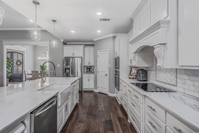 15611 Scenic Point Dr, North Little Rock, AR 72113