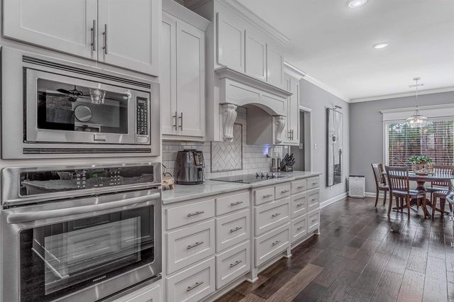 15611 Scenic Point Dr, North Little Rock, AR 72113