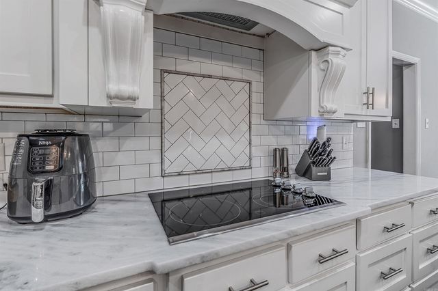 15611 Scenic Point Dr, North Little Rock, AR 72113