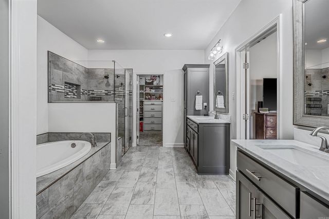 15611 Scenic Point Dr, North Little Rock, AR 72113