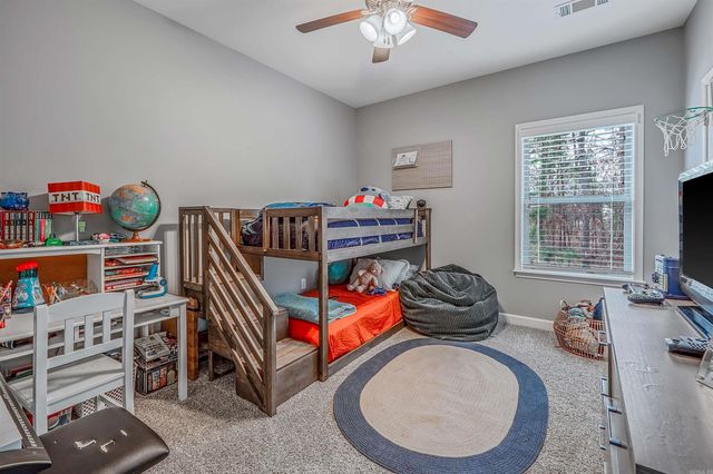 15611 Scenic Point Dr, North Little Rock, AR 72113