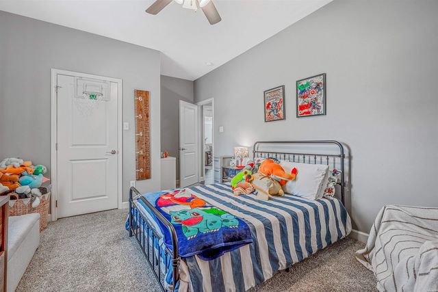 15611 Scenic Point Dr, North Little Rock, AR 72113