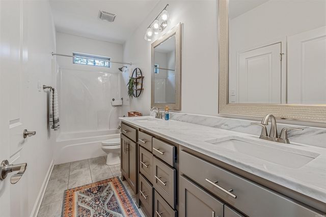 15611 Scenic Point Dr, North Little Rock, AR 72113