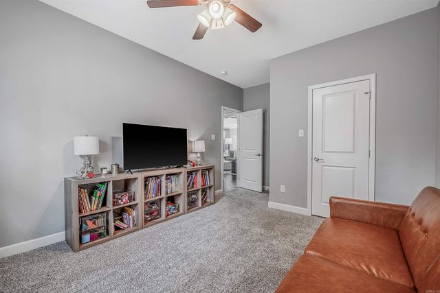 15611 Scenic Point Dr, North Little Rock, AR 72113