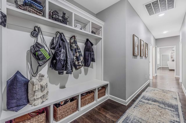 15611 Scenic Point Dr, North Little Rock, AR 72113