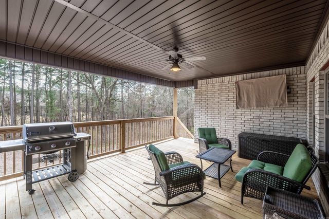 15611 Scenic Point Dr, North Little Rock, AR 72113