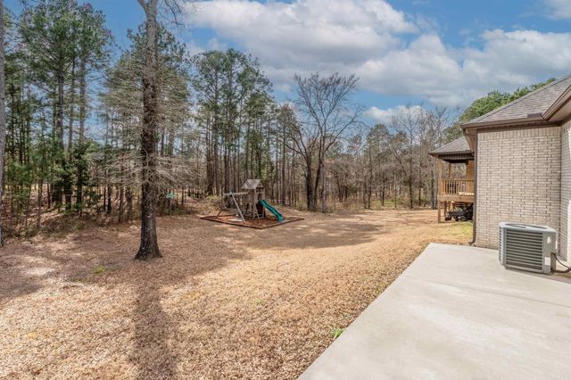 15611 Scenic Point Dr, North Little Rock, AR 72113