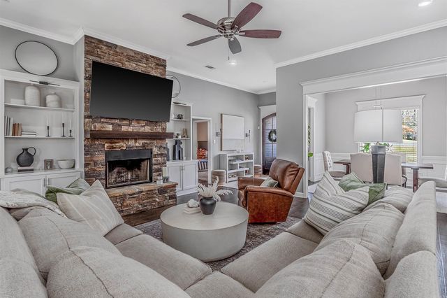 15611 Scenic Point Dr, North Little Rock, AR 72113