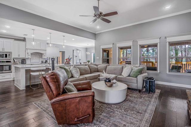 15611 Scenic Point Dr, North Little Rock, AR 72113