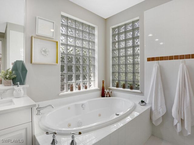 2847 Tiburon BLVD E 8-101, Naples, FL 34109