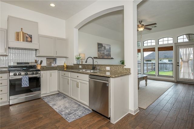 2703 Silver Oak Drive, College Station, TX 77845