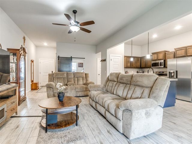 1009 Blackjack Creek Drive, Yukon, OK 73099