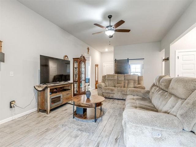 1009 Blackjack Creek Drive, Yukon, OK 73099