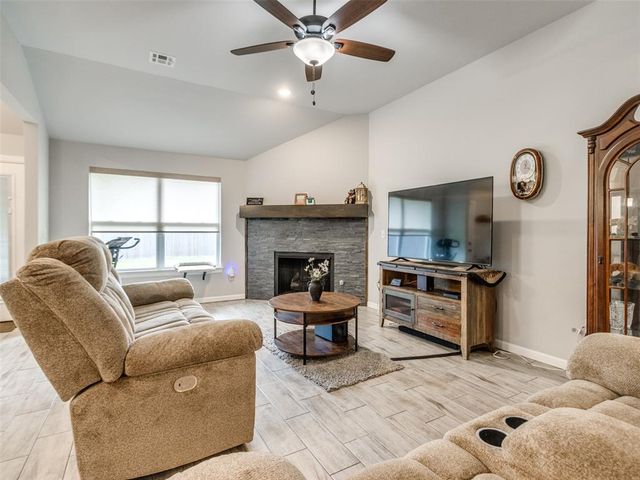 1009 Blackjack Creek Drive, Yukon, OK 73099