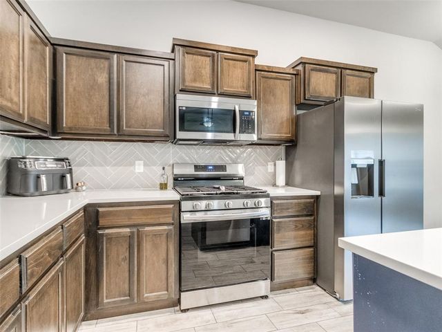 1009 Blackjack Creek Drive, Yukon, OK 73099