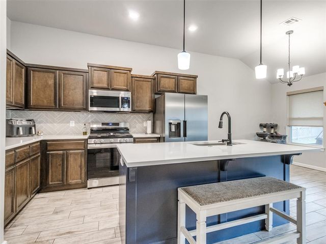 1009 Blackjack Creek Drive, Yukon, OK 73099