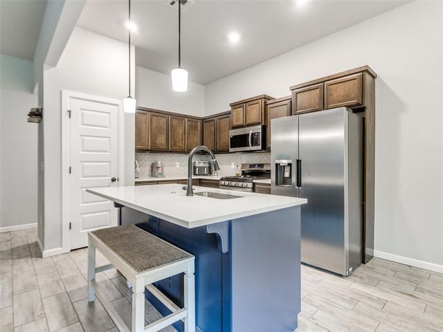 1009 Blackjack Creek Drive, Yukon, OK 73099