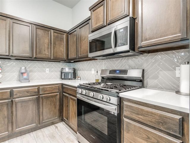 1009 Blackjack Creek Drive, Yukon, OK 73099