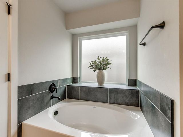 1009 Blackjack Creek Drive, Yukon, OK 73099