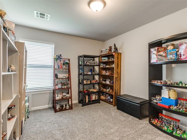 1009 Blackjack Creek Drive, Yukon, OK 73099