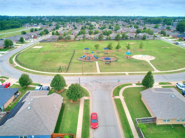 1009 Blackjack Creek Drive, Yukon, OK 73099