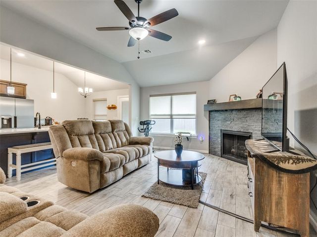 1009 Blackjack Creek Drive, Yukon, OK 73099