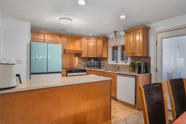 3 Vineland Avenue, North Providence, RI 02911