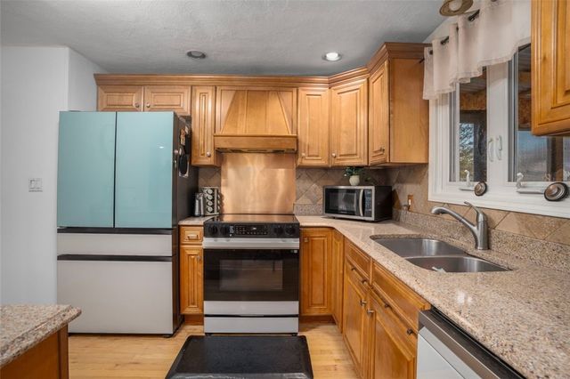 3 Vineland Avenue, North Providence, RI 02911