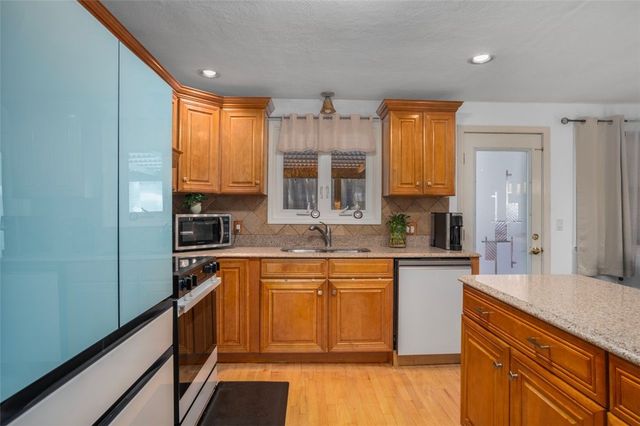 3 Vineland Avenue, North Providence, RI 02911