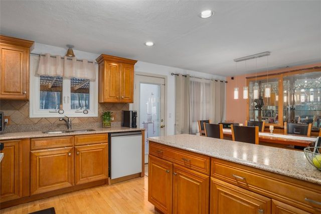 3 Vineland Avenue, North Providence, RI 02911